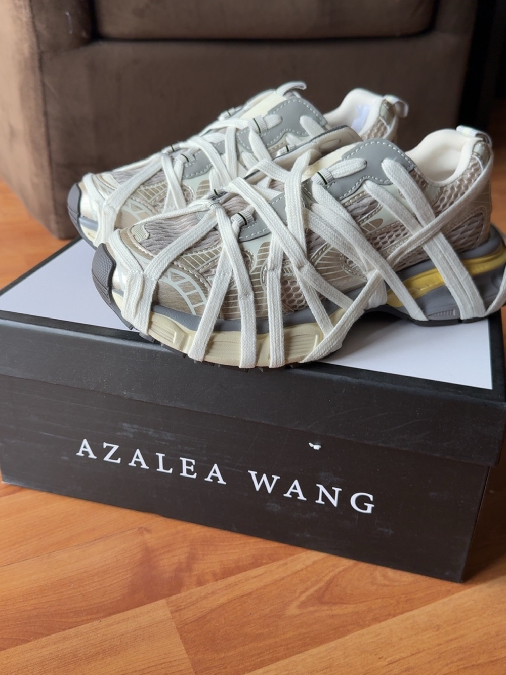 Azalea Wang Women's Neutral Beige Lace-Overlay Sneakers